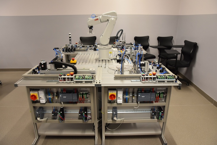 Programowanie sterowników PLC i paneli HMI pod kątem układów transportowych